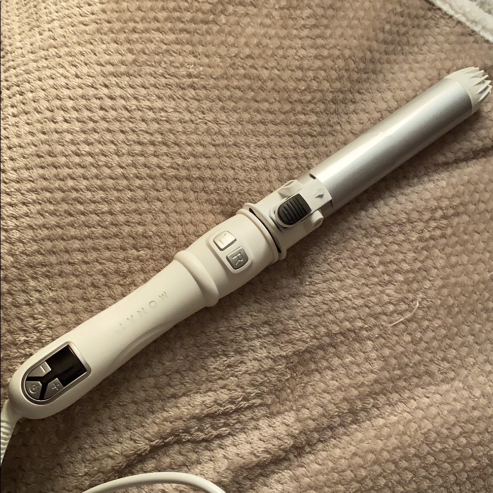Monat curling iron